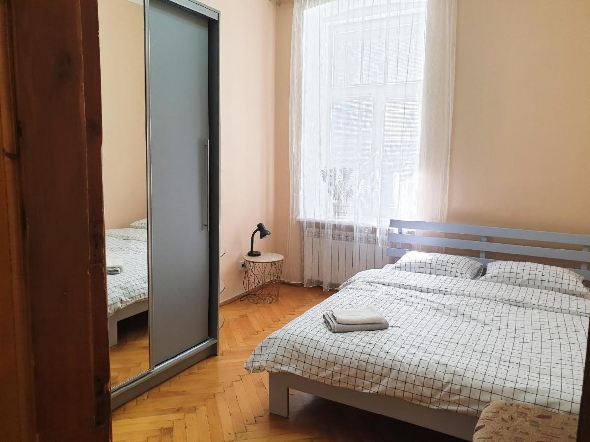 В Центрі М.Чернівці 2 Кімнатна Затишна Квартира. 客房 照片