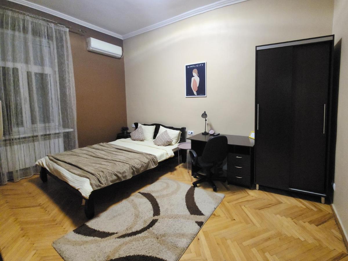 В Центрі М.Чернівці 2 Кімнатна Затишна Квартира. 外观 照片